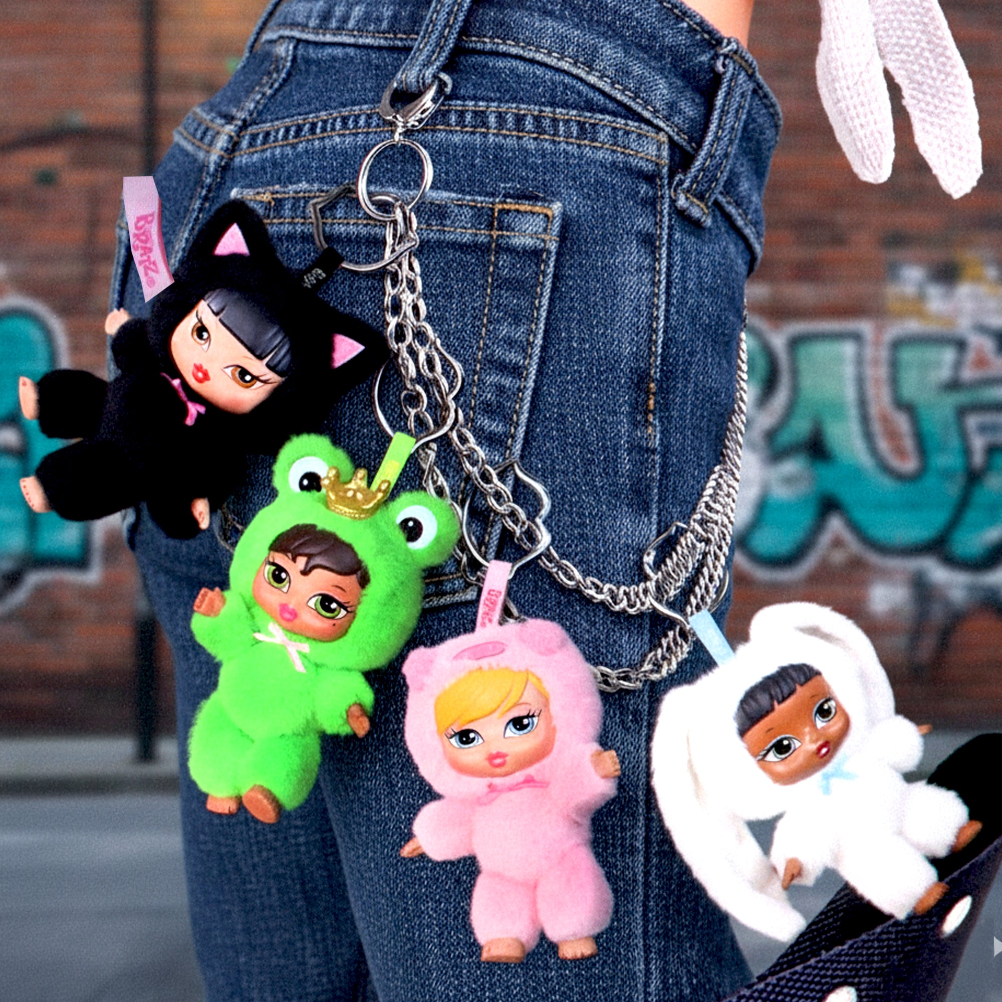 BRATZIEZ Iconz Seriez Plush Keychain Blind Box By BRATZ – POP